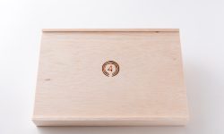 食品（中華料理）が入る木箱